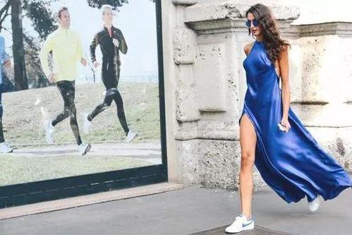 女模冰雪地穿吊带丝袜,丝袜吊带演绎冰雪间的时尚诱惑