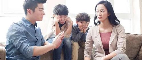 熊孩子爆料父母秘密视频