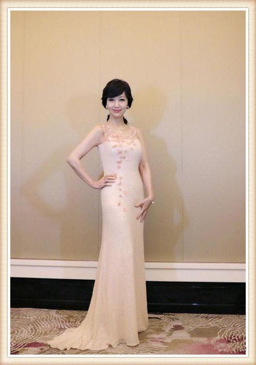 赵雅芝丝袜走光照片,经典瞬间引发热议